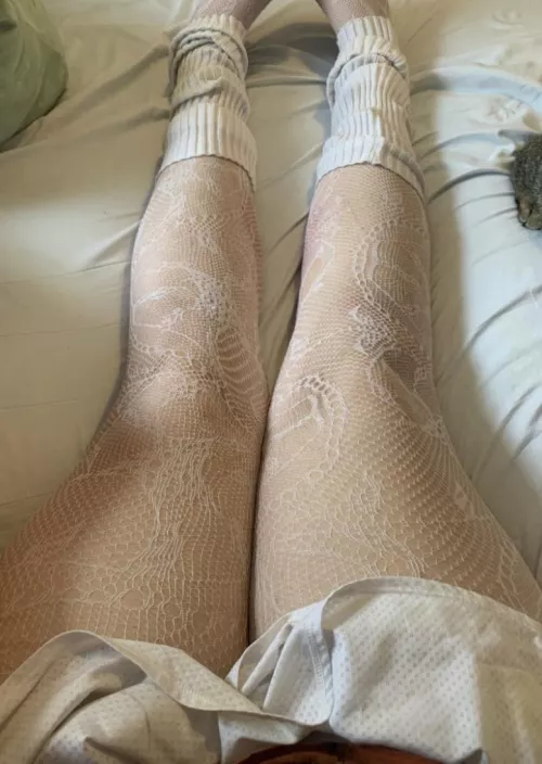 slip ur hand up my skirt <33