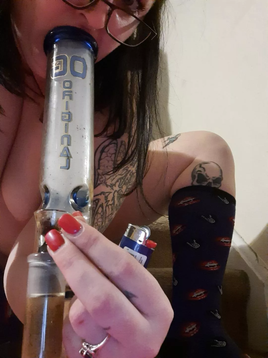 smoking weed by my lonesome 😇😇