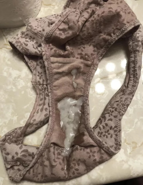 Soaked my moms panties 💦