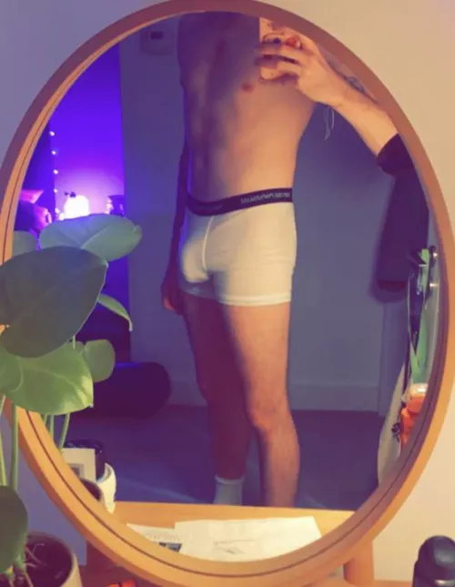 Soft bulge for you all.. and by the way I’m a grower 😬