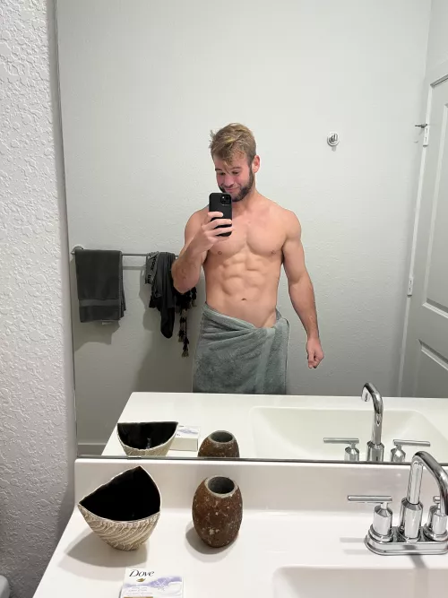 Someone come remove this towel for me my arms are too sore 😅