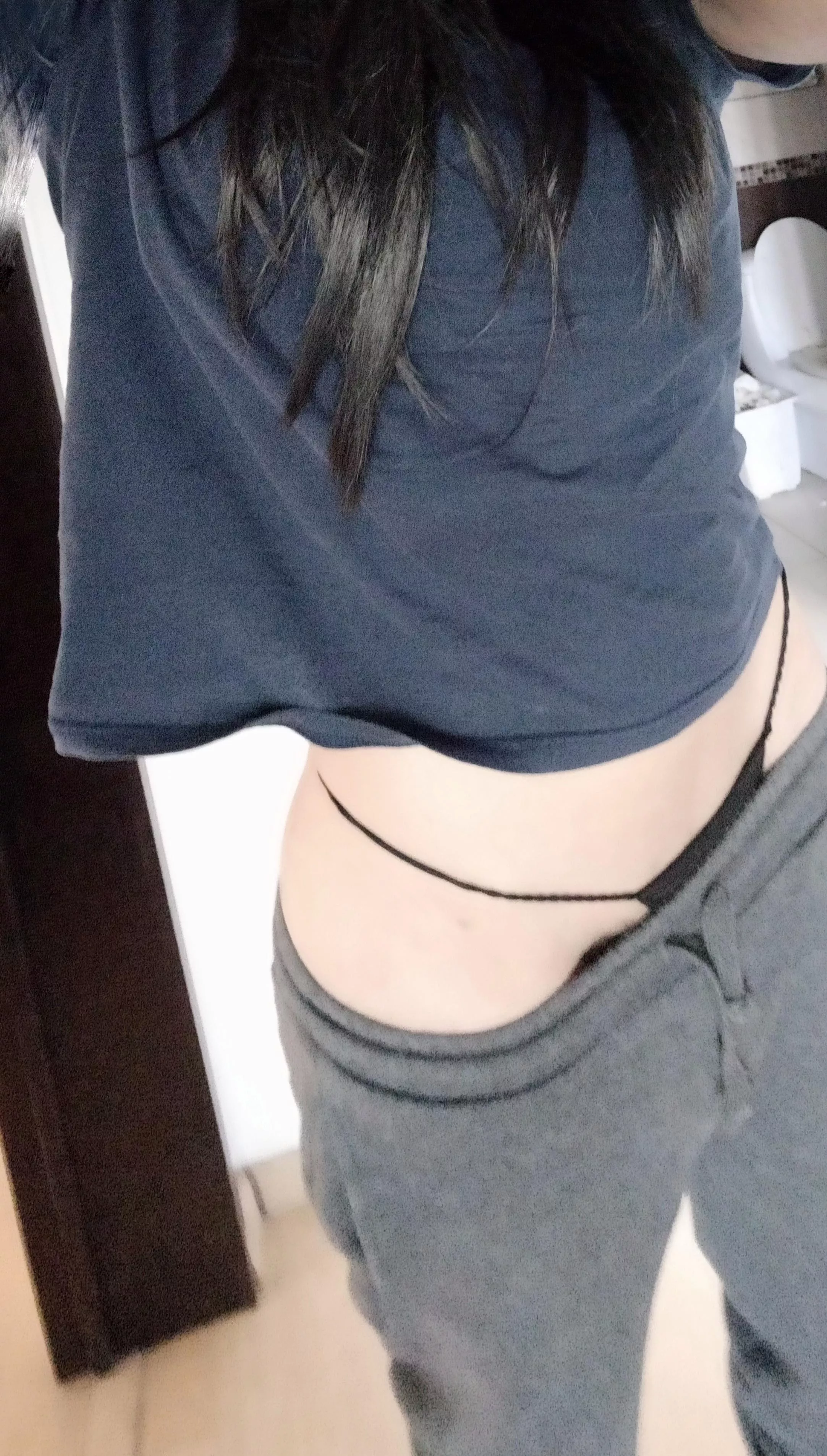 Someone gave me the idea to start wearing my thongs like this 💕 (oc) what do you think 🤔??