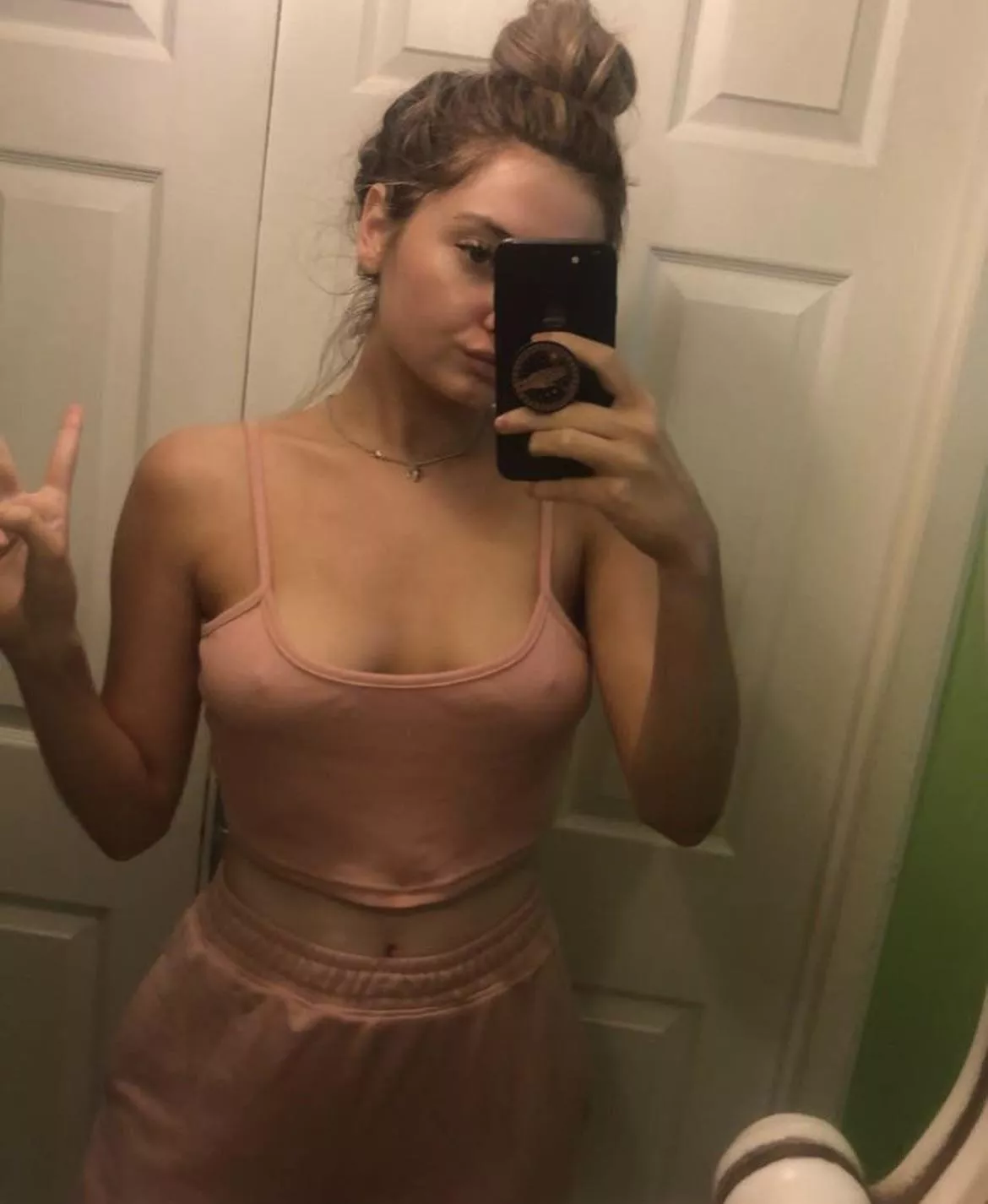 Someone P M me for a lil talk 😈👀