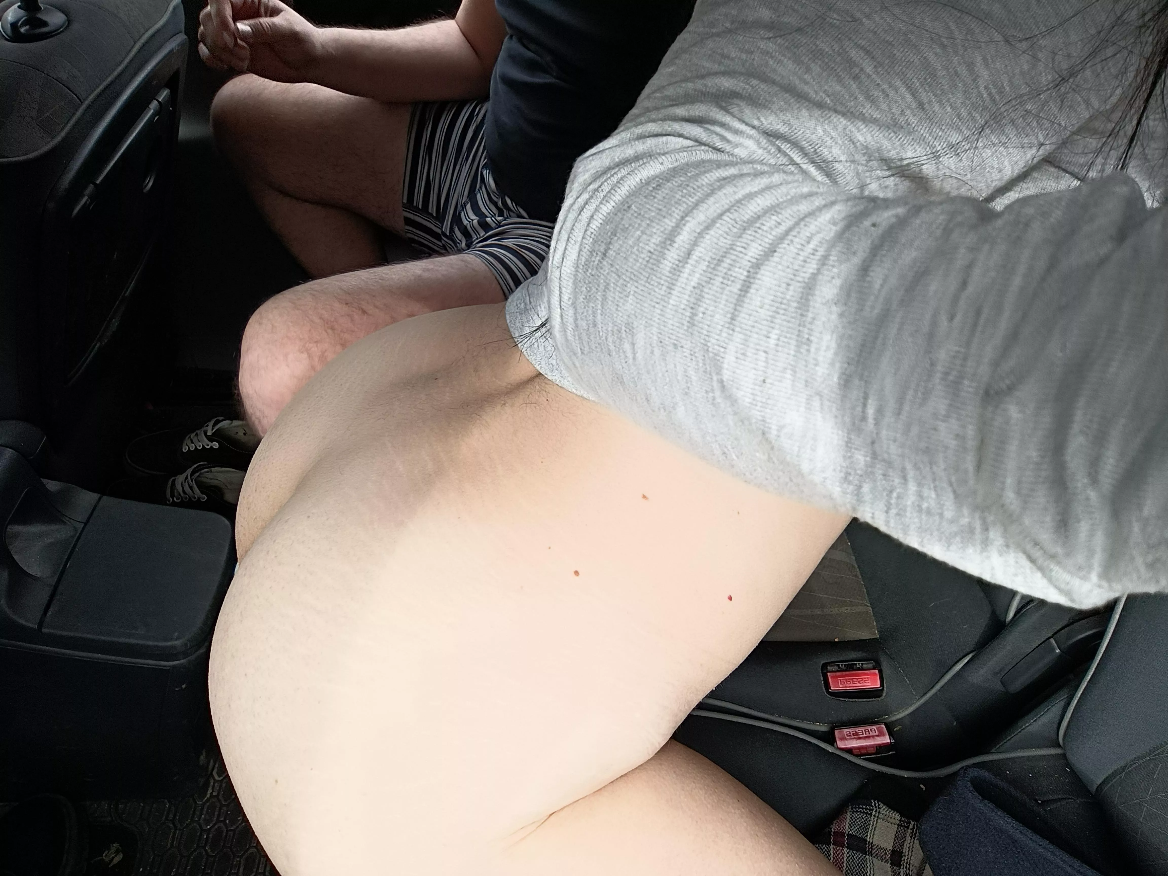 Someone's about to get dicked down in a car 😈