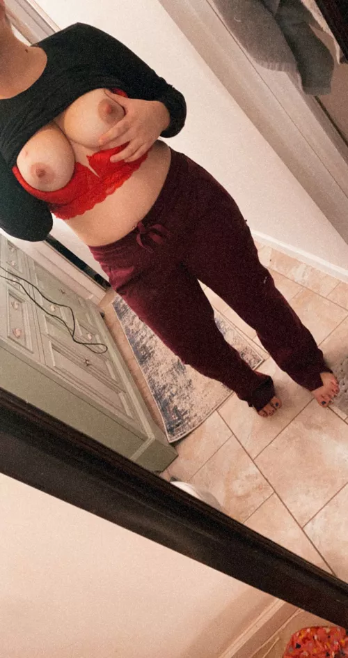 Sometimes I can't help but pull my shirt up, my bra down and flash you guys 😳😈