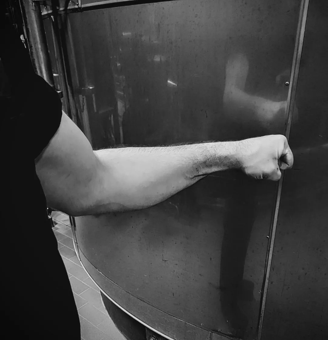 Sometimes I look at my wrist and realize how much meats on the ol forearm 🤣