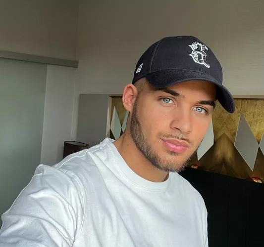 sore back today taking it easy. prob play some xbox. ✌️🎮