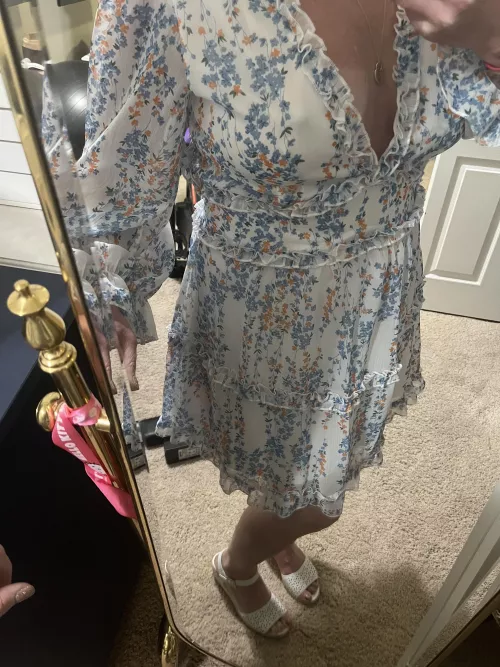 Springtime means more sundresses and fewer bras 💋