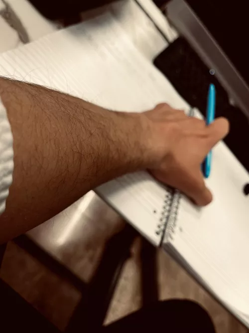 Still on work, watching weekend like christmass😤