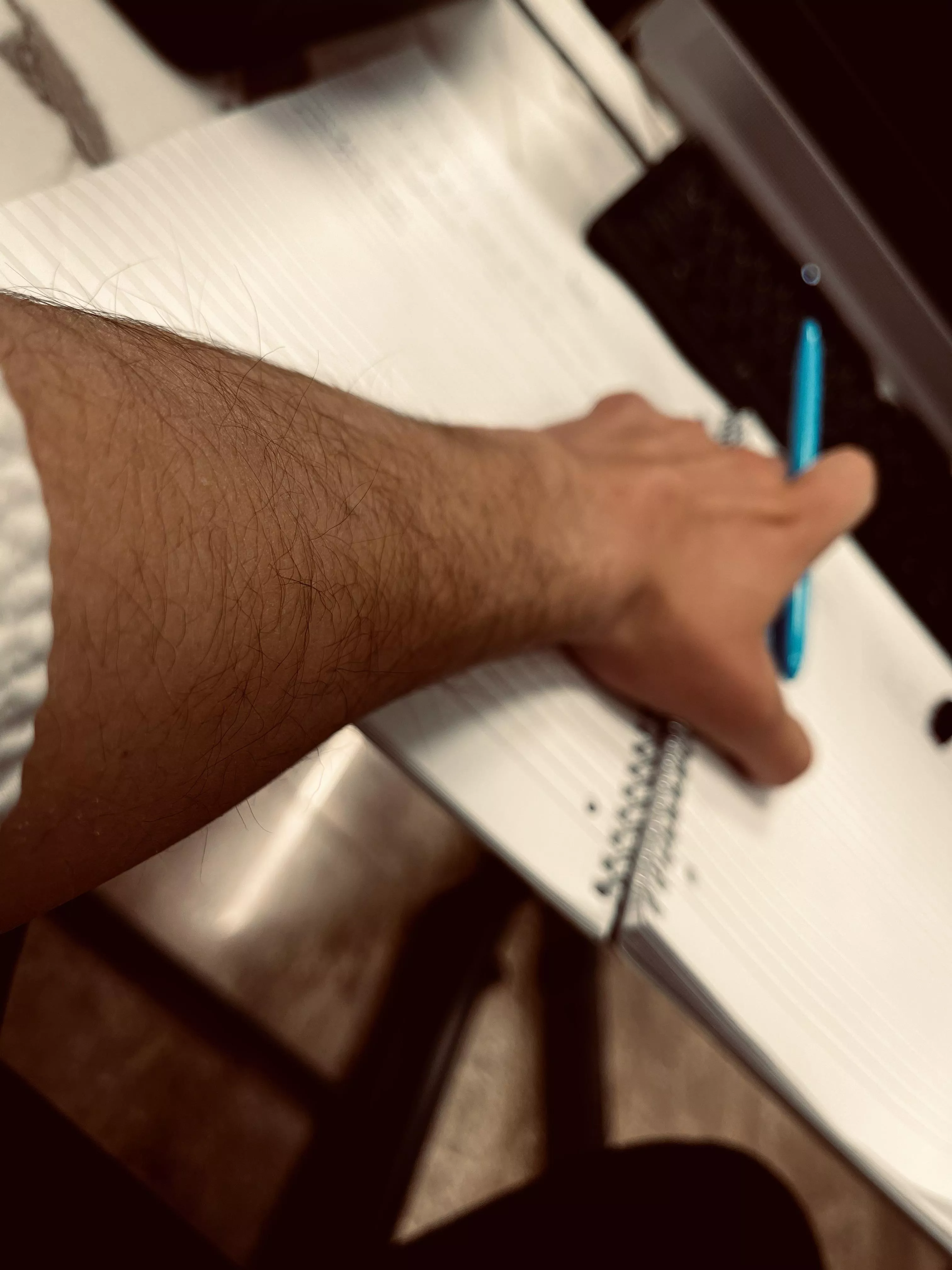 Still on work, watching weekend like christmass😤