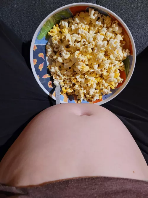 stuffing tonight with burger, popcorn and lemonade 😋