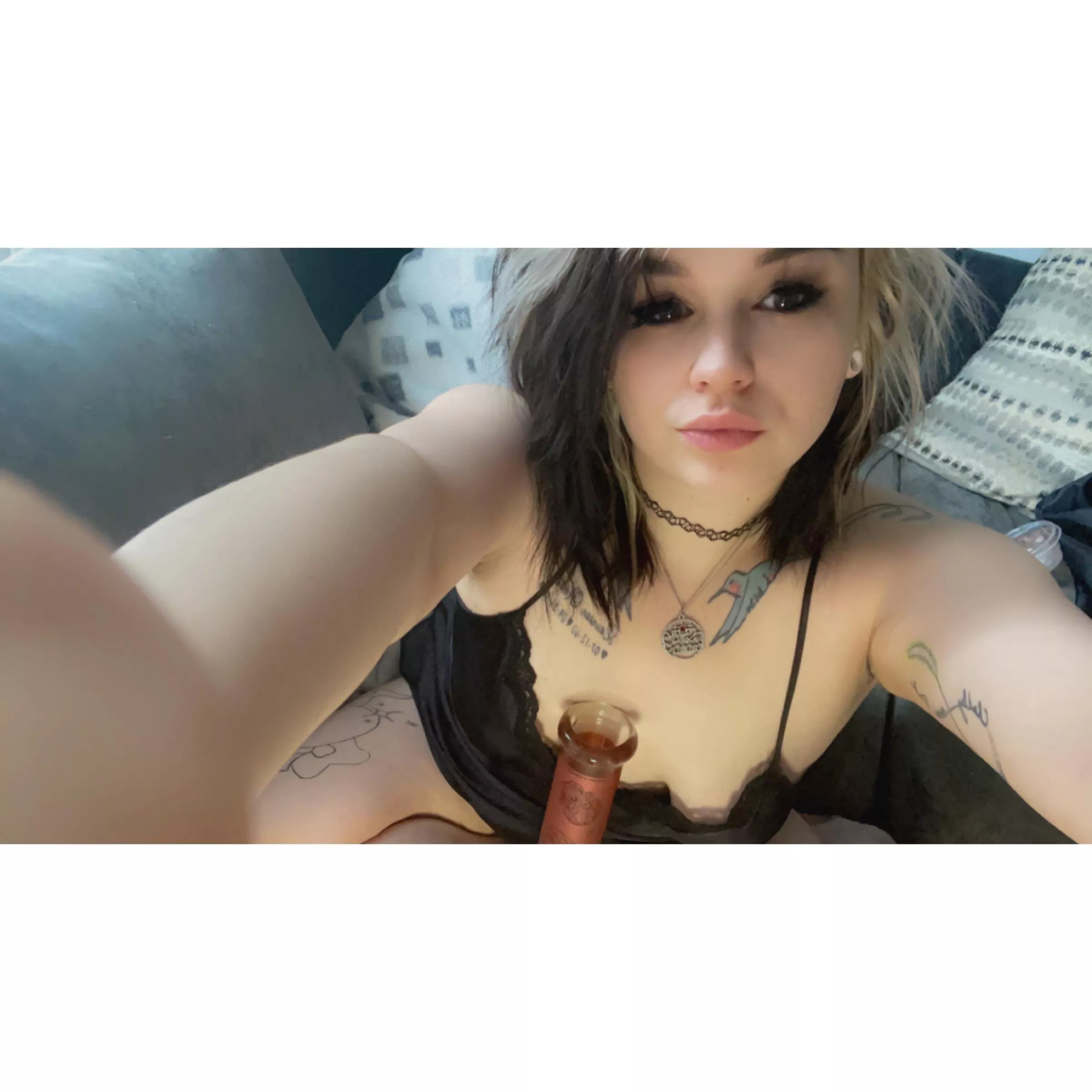 Submissive goth stoner slut 🖤 you know where to find me 😈