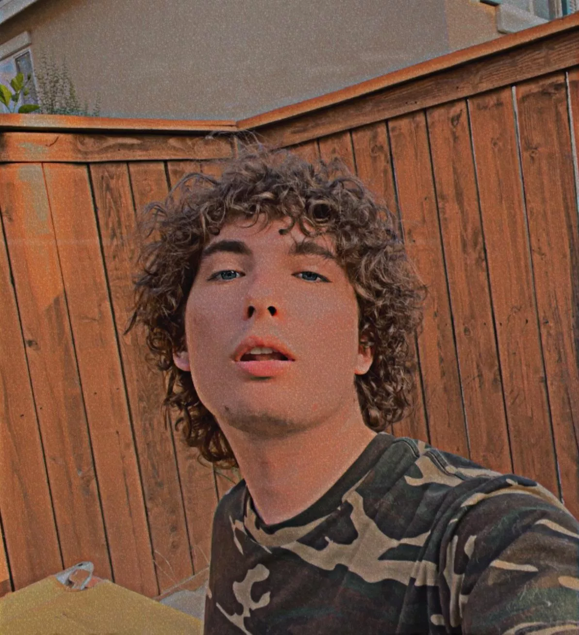 Sun is out for me today ☀️ who’s trynna game? Looking for my future Dead by Daylight squad 😊 or anyone who’s down to chat w good vibes 🤗