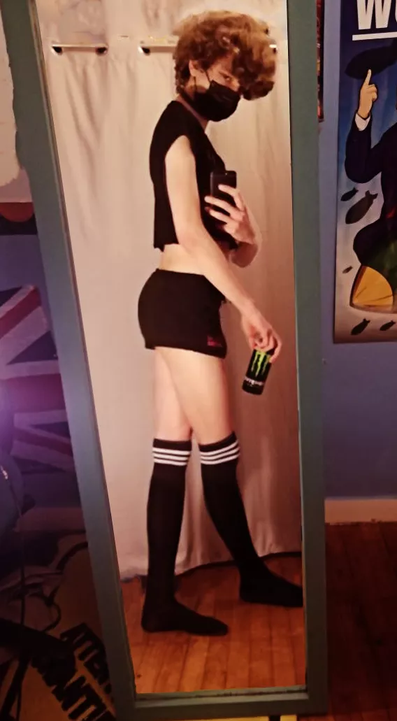 tallll boy 😳 (not my favorite photo but I like it, maybe delete it if it flop)