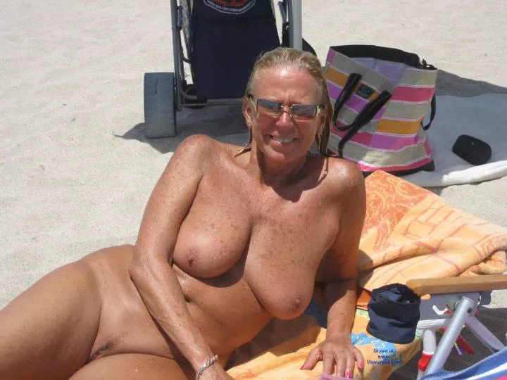 Tanned gilf Dayana