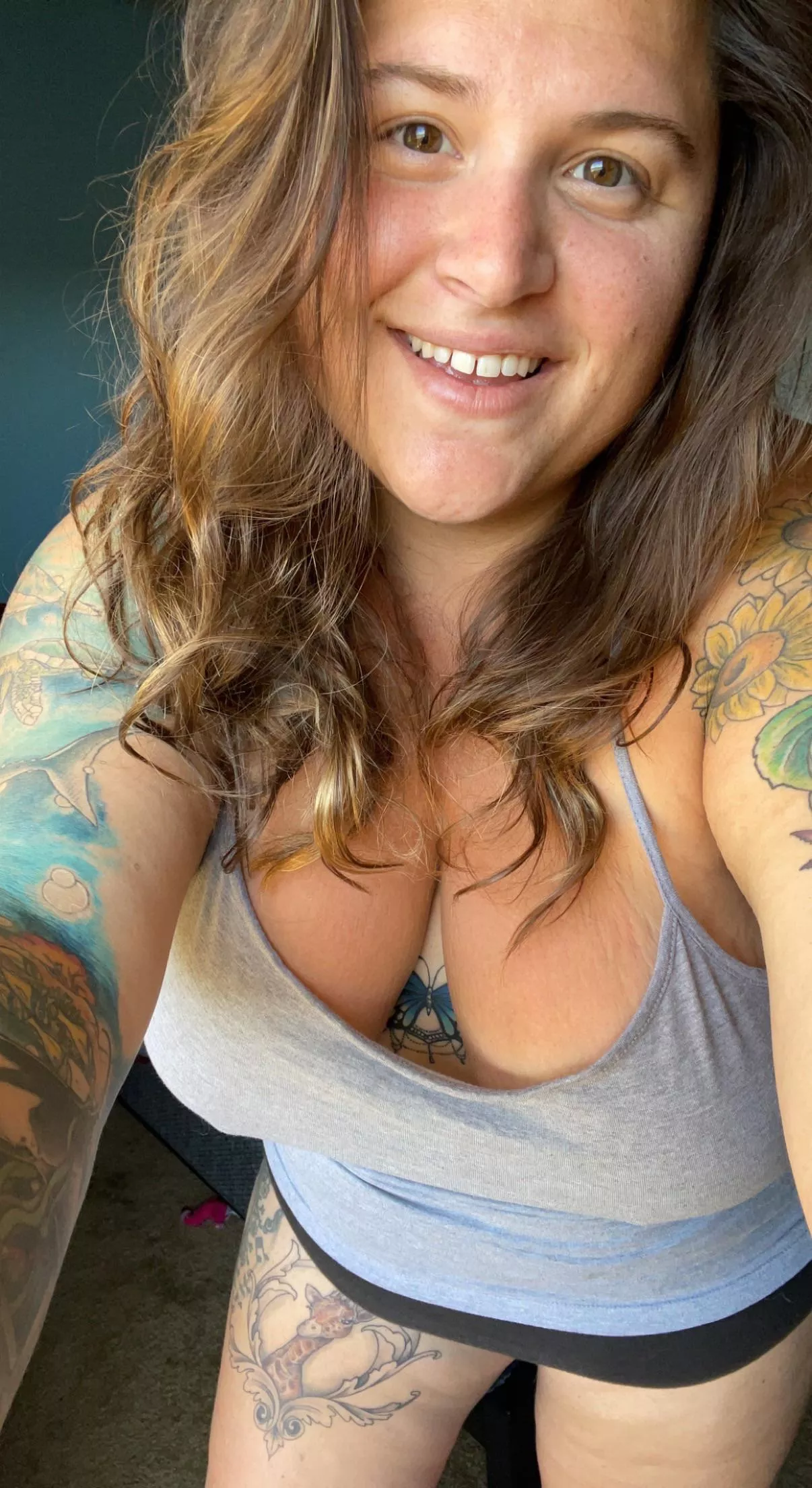 tattooed seductive stoner. let me share my tatted big natural curves with you!