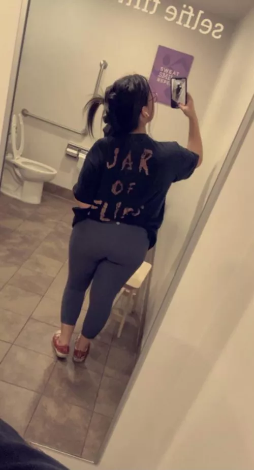 The 1 chubby girl amongst all you gorg ladies 🥺 I’ll get there one day 😅