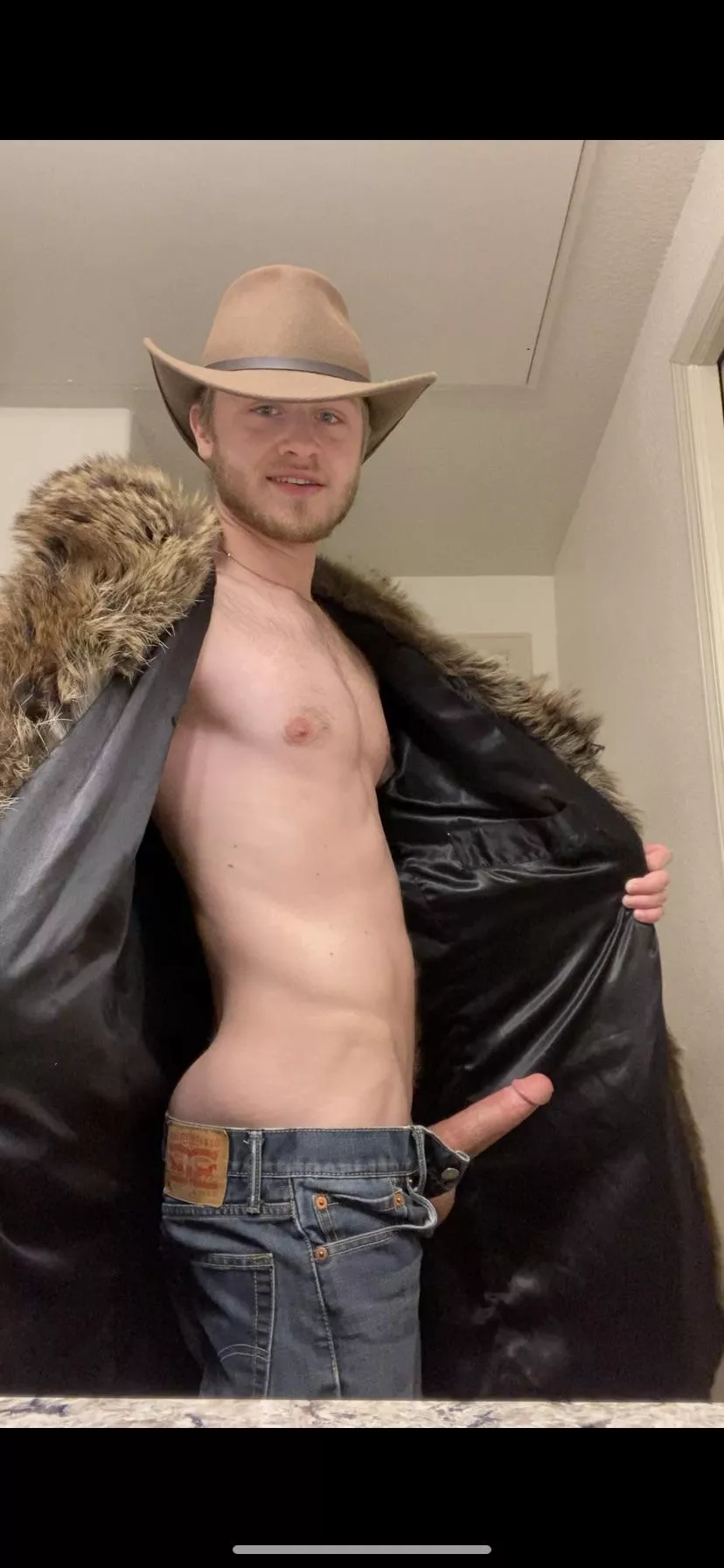 The fur coat was made for this 😂