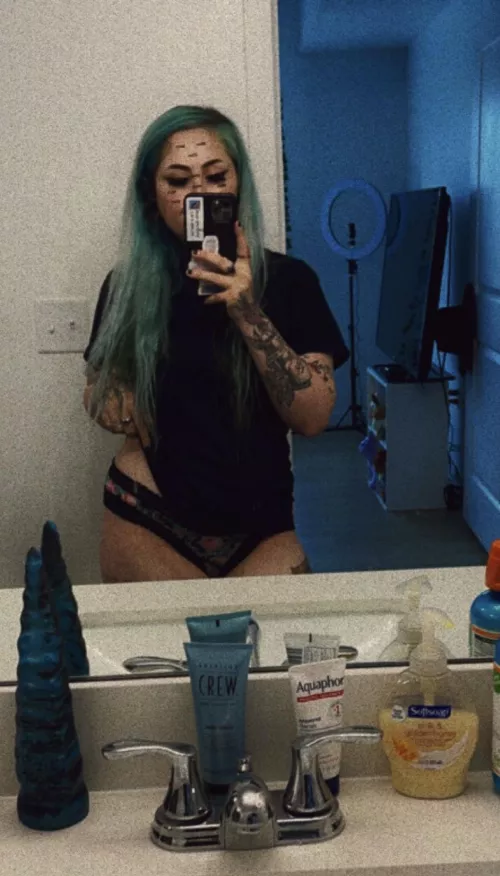 The tentacle caught your eye, huh?? B/g, g/g, threesome and solo content available! Free onlyfans link below 🌿🖤 NEW GIRL ON GIRL CONTENT 🖤🌿