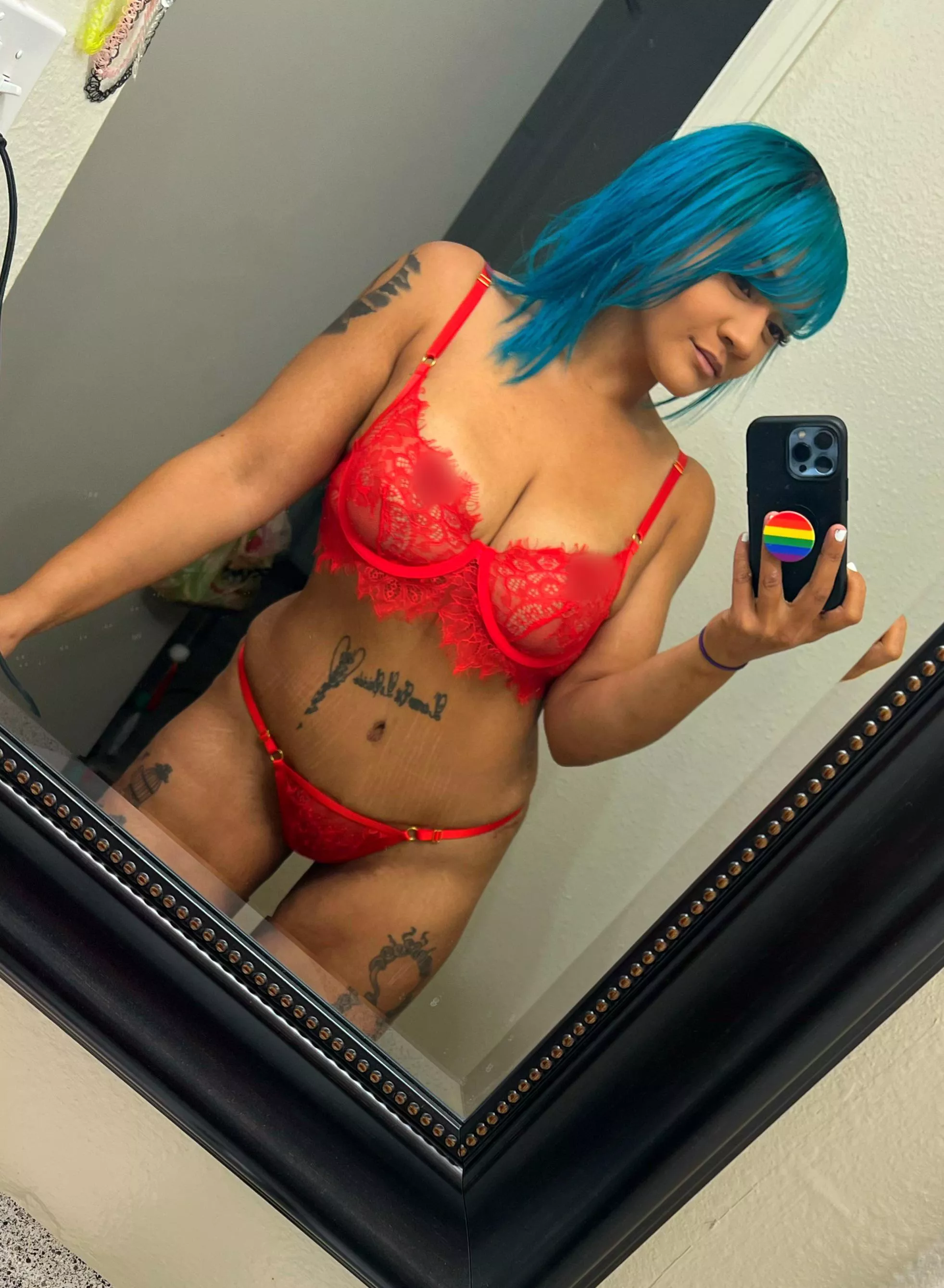 thinking about getting my belly button pierced… 🧐