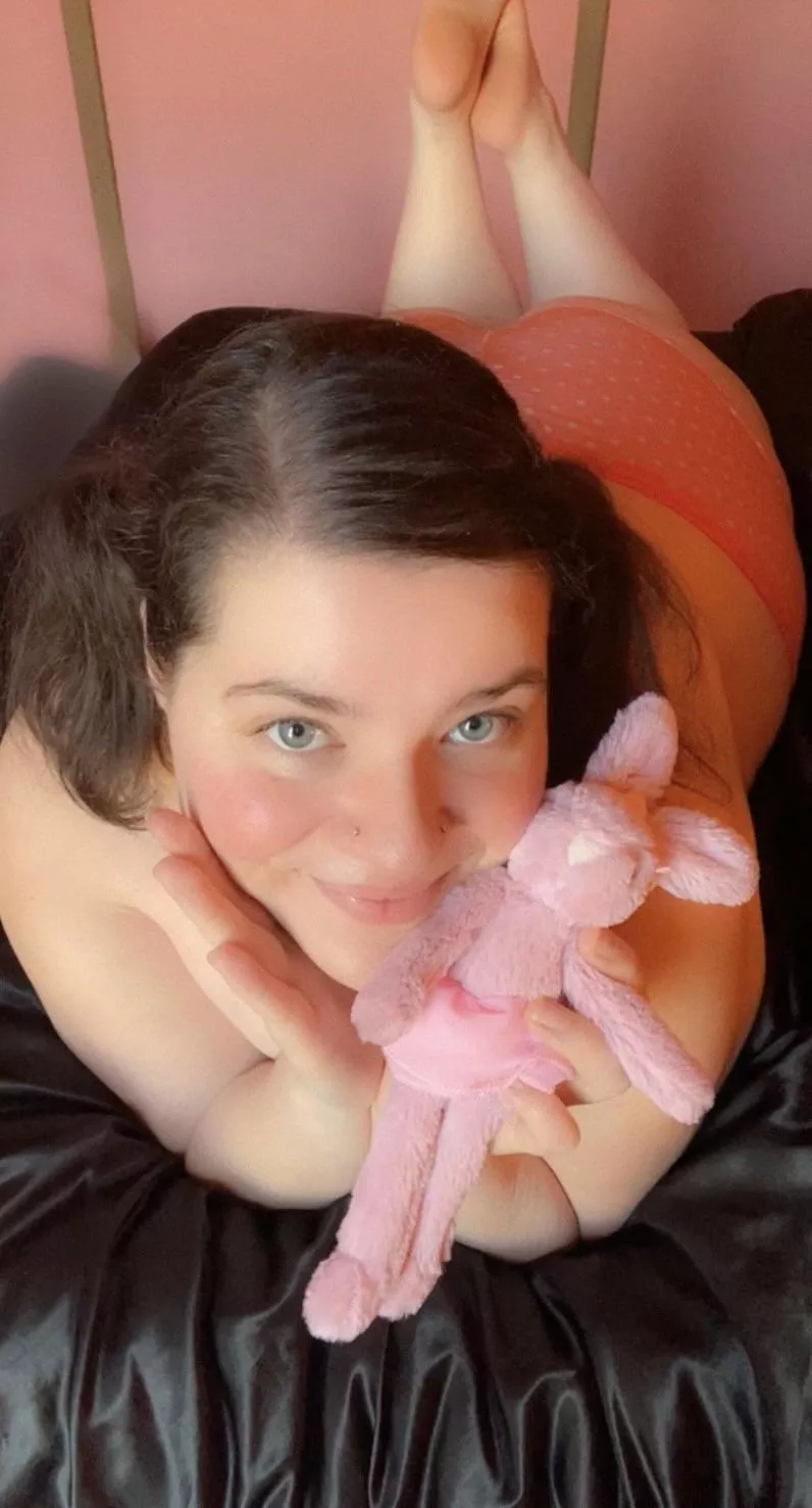 This is my first time posting here & I’m really nervous about it but hi 🥺 I’m Medow 🎀