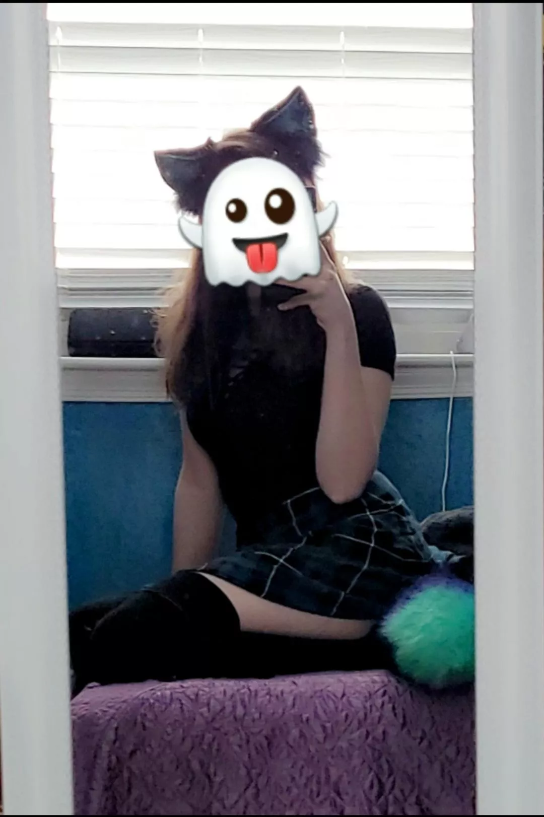 This kitty needs head pats and a leg to nuzzle into. This kitty needs head pats and a leg to nuzzle into.
