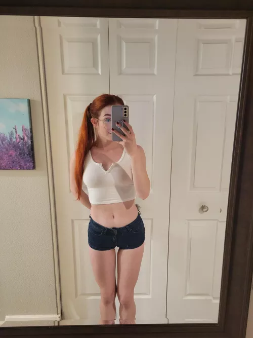 this mirror makes me look even smaller :)