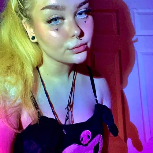 This selfie turned out sooo cool it was my first time using my sunlight lamp!