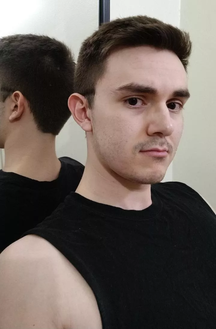 This time I didn't messed up cutting my own hair... right? 👀