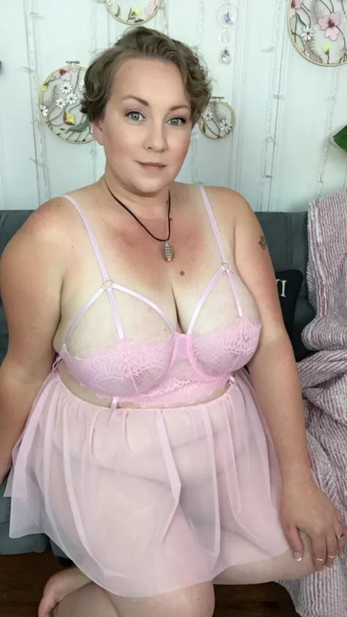 This tummy, though…🥰🥰🥰