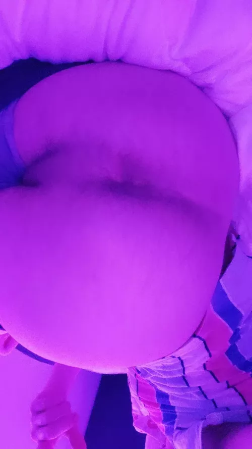 time to finger my teenage asshole alone again 🙄