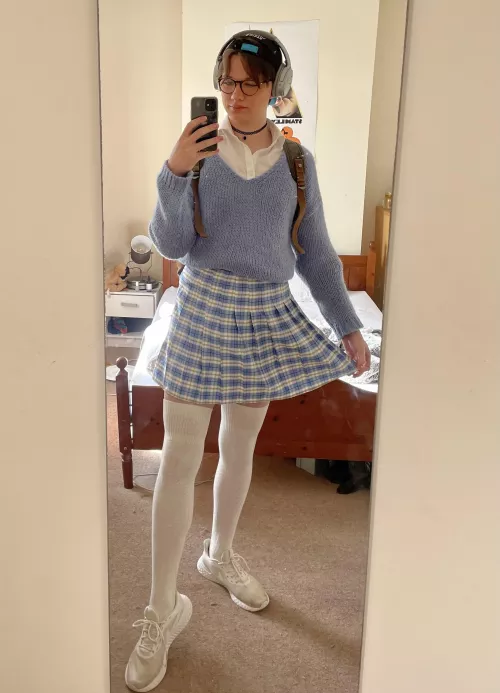 To all those boys who feel too masculine to be a femboy- I’m 6’4 and have a stocky build, Femininity is on the inside!