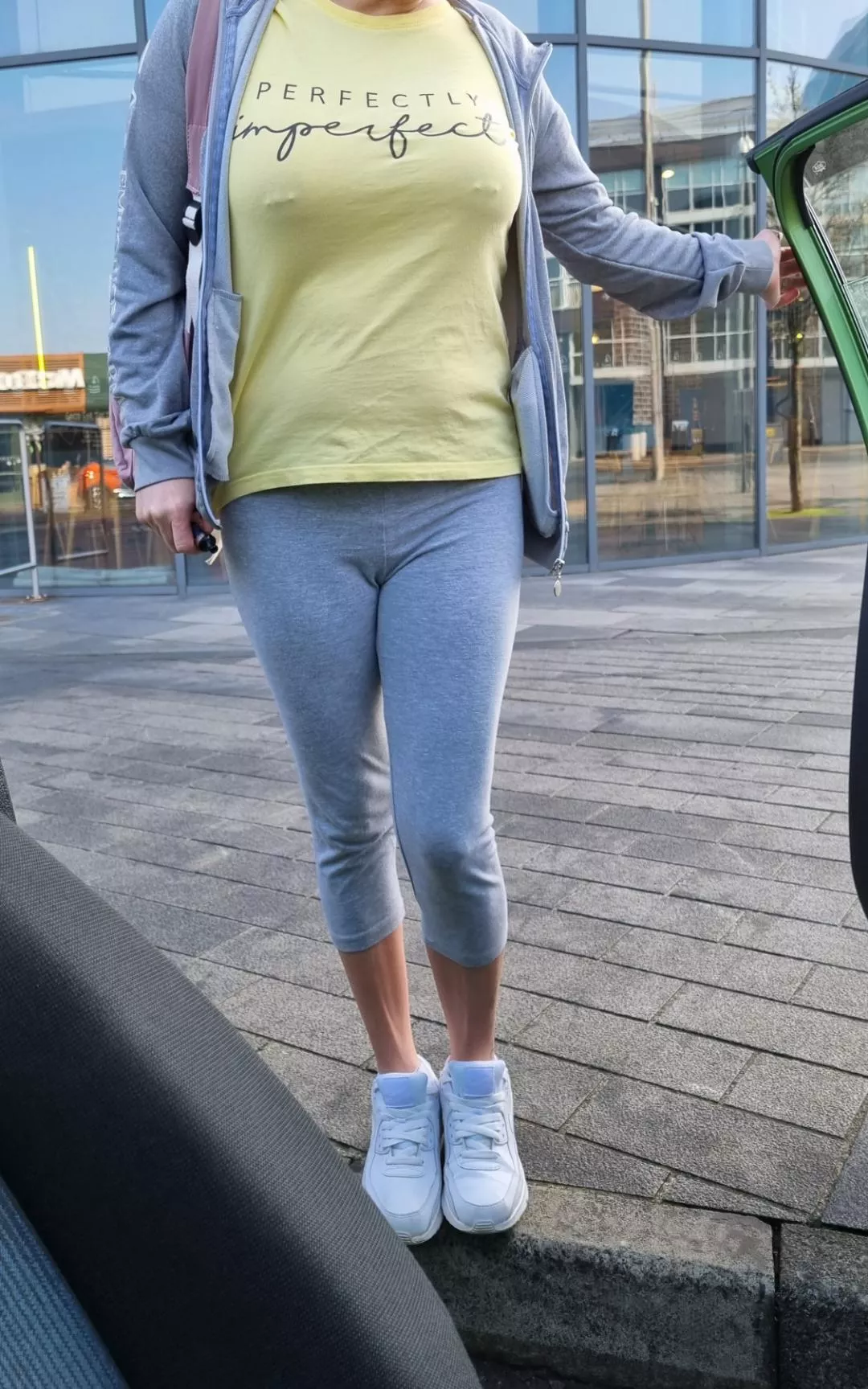 today's work wear. hope to make a good bit in tips ; )