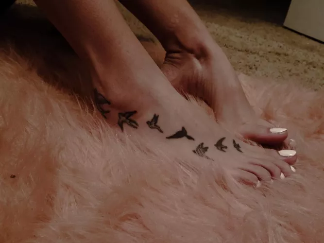 toes so white they glow