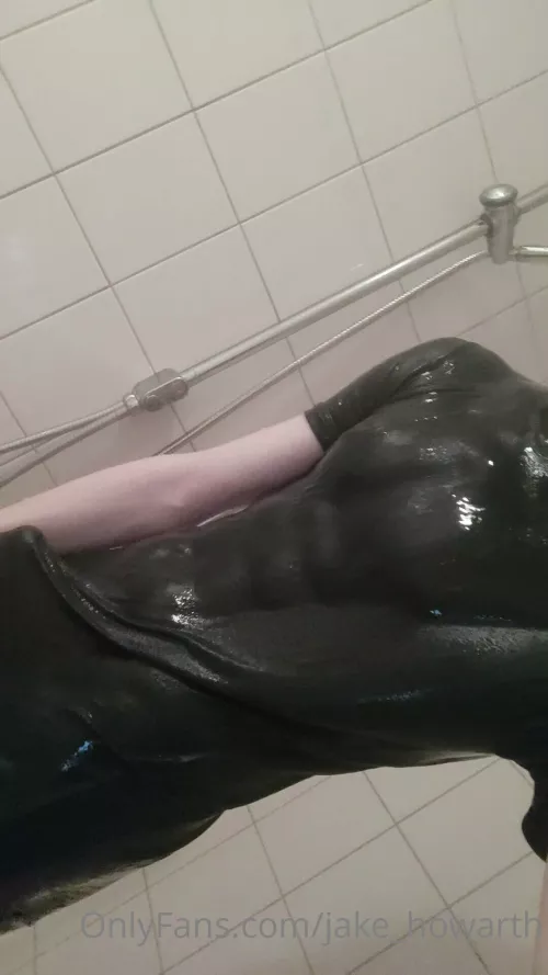 Touch my wet abs 🤤🍌