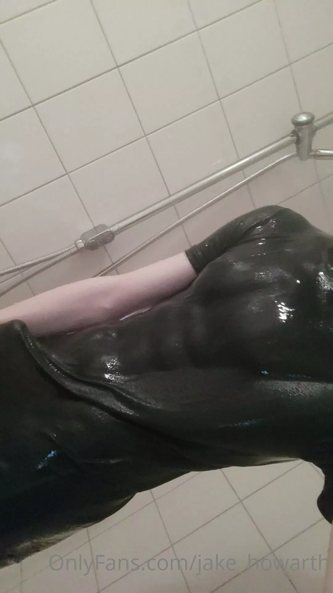 Touch my wet abs 🤤🍌