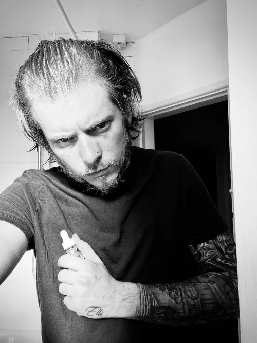 Trying a more serious look today 👿