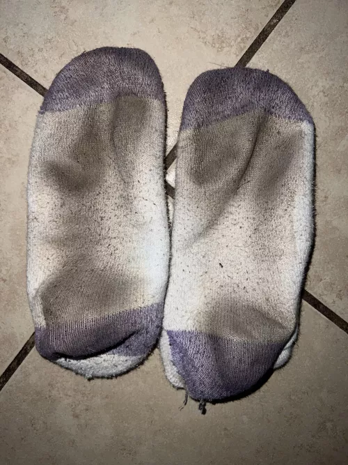 Two pairs for the price of one?! Cum quick 😈