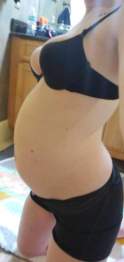 Ugh my poor bloated belly 😩 links in bio