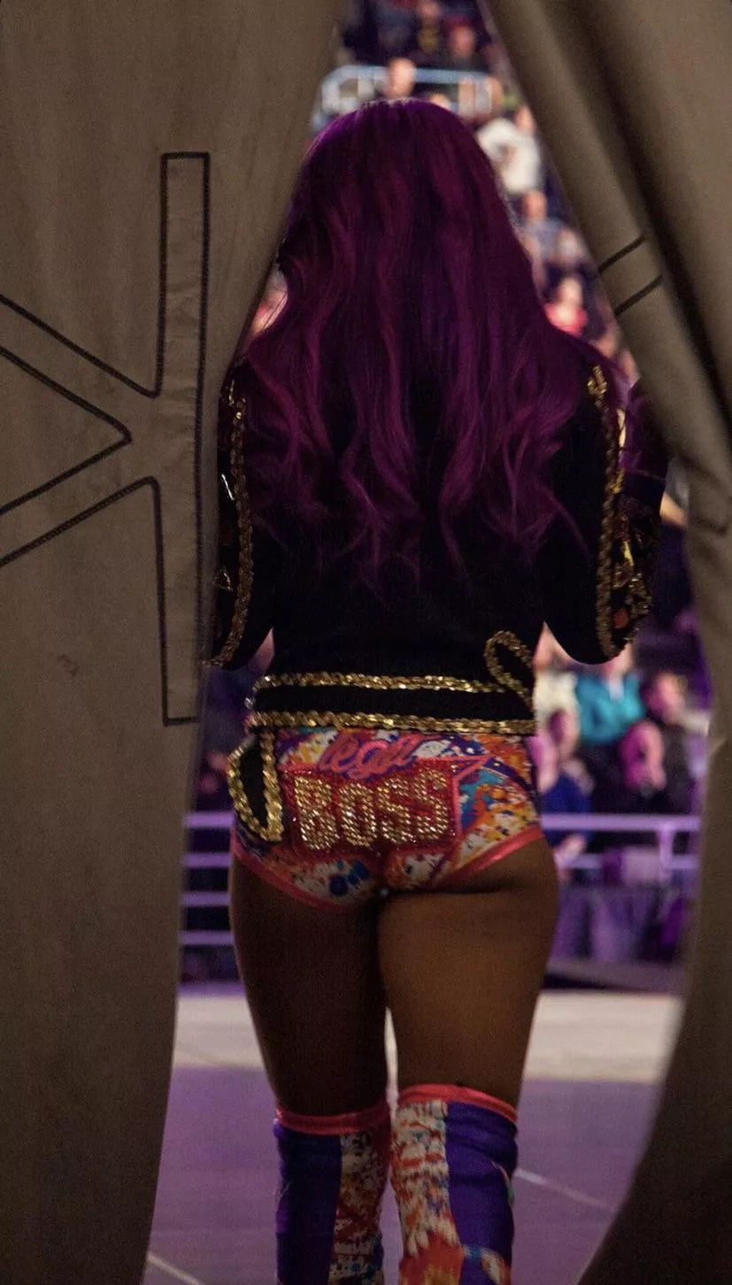 “Unseen” Sasha Banks pic. 🍑