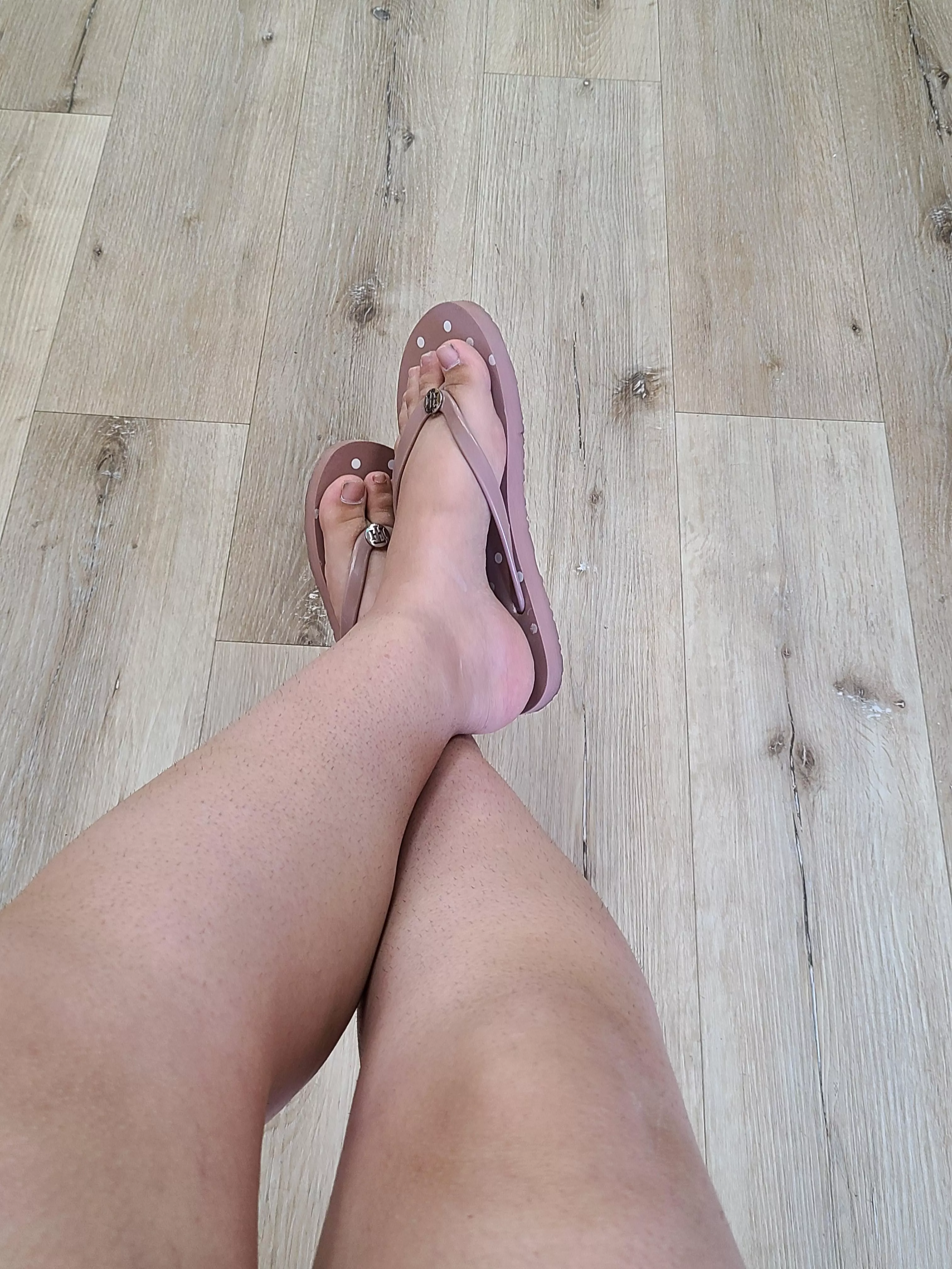 waiting for my pedi 😽