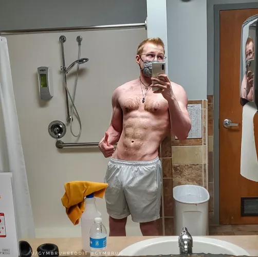 Wanna join me for a workout and worship me afterwards 😉 💪