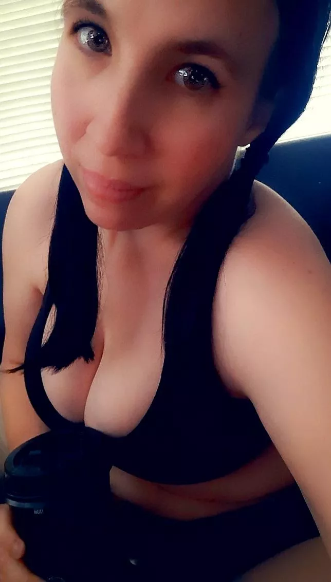 Wanna join me for a workout? Or you can just work me 😈