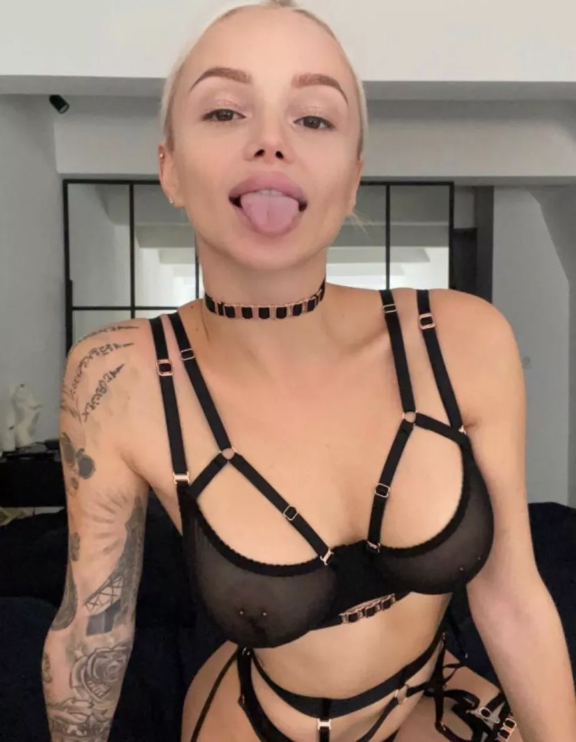 Wanna play truth or dare, babe?