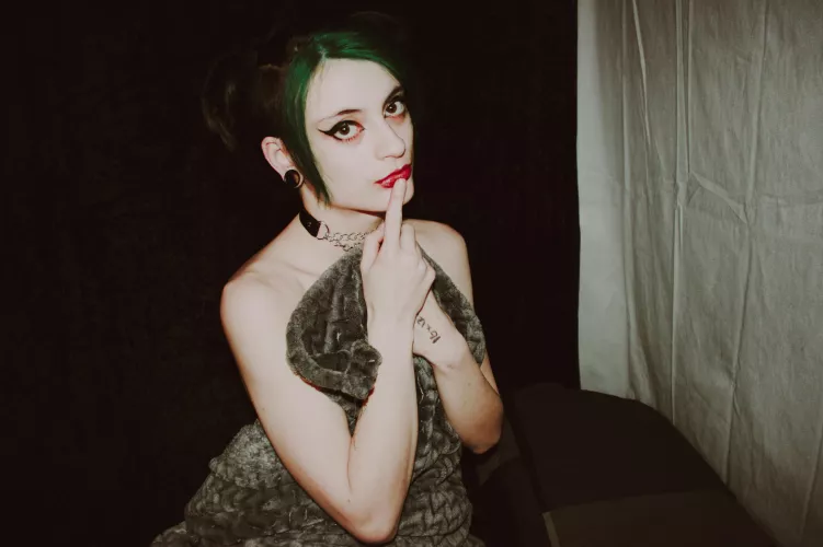 Wanna see what's underneath? 😈💖