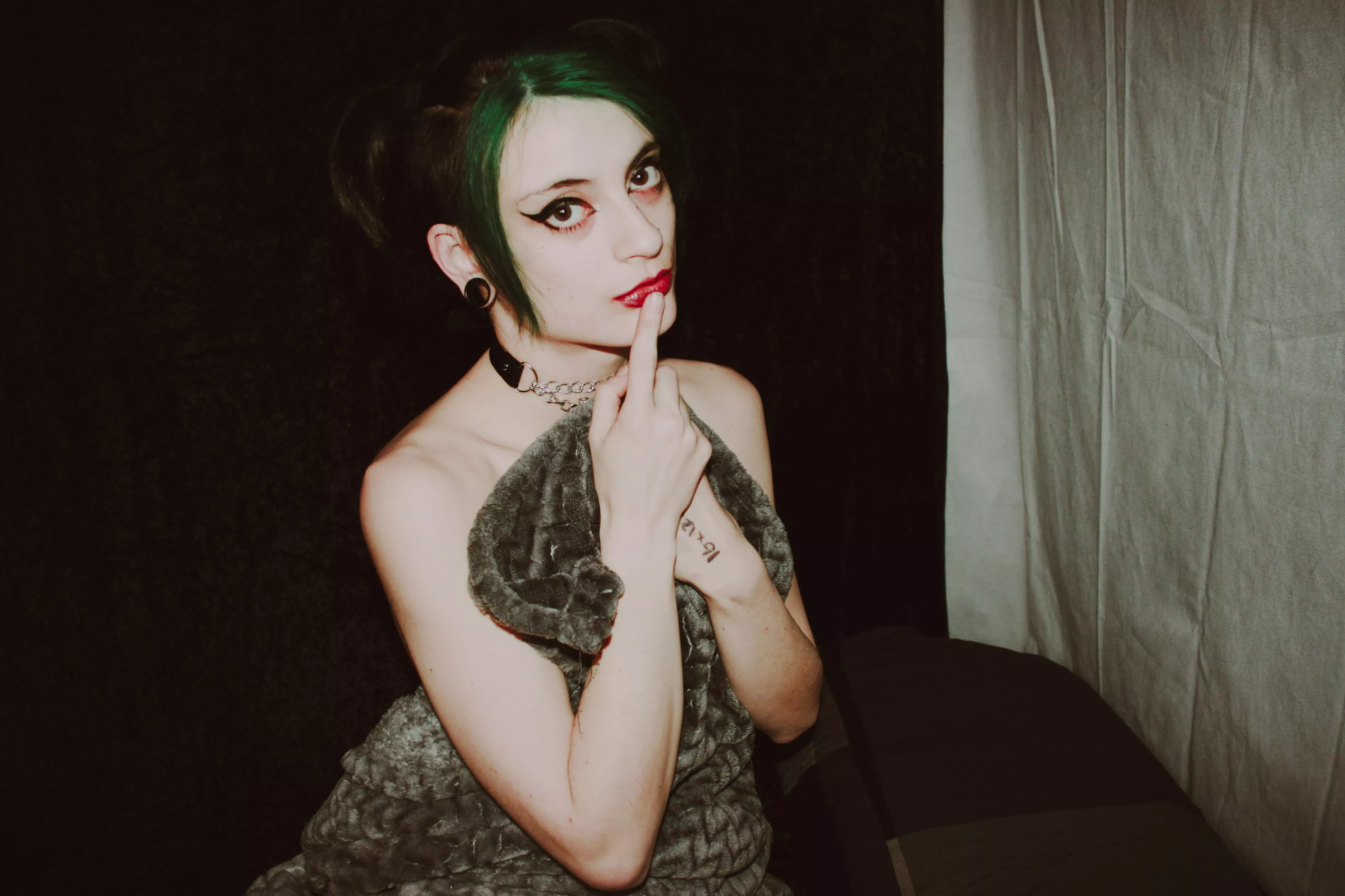 Wanna see what's underneath? 😈💖