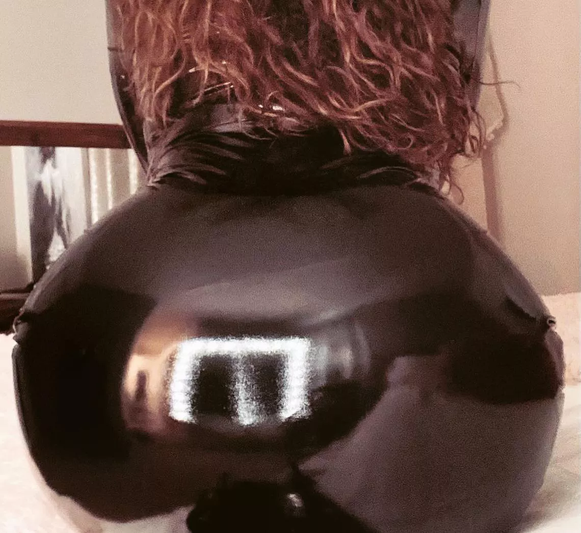 Wanna touch the hiney 😜 41/f