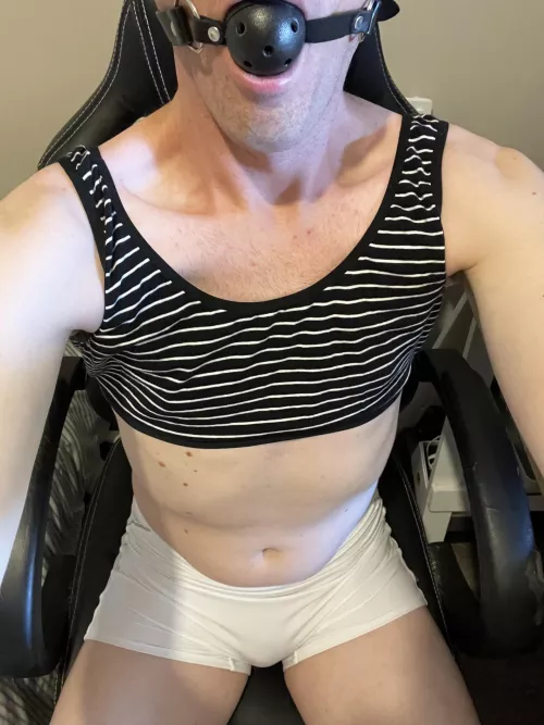 Wanna watch me cum on my face live? Pm me and help set up then I’ll invite anyone that wants to join. Preference to those that tell me to do it then lick it all up after