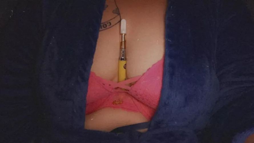 Want a hit? It’s Apple [F]ritter flavor 💕💨