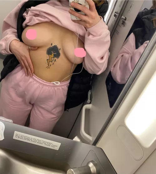 Was (f)eeling a type of way on the airplane the other day 😏